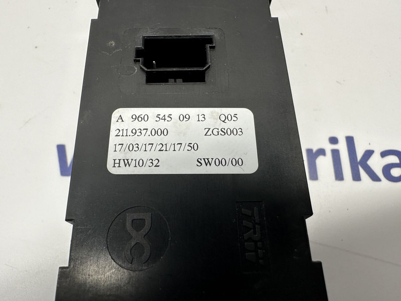 Mercedes-Benz passenger door, window control - لوحة القيادة - شاحنة: صور 3 Mercedes-Benz passenger door, window control - لوحة القيادة - شاحنة: صور 3