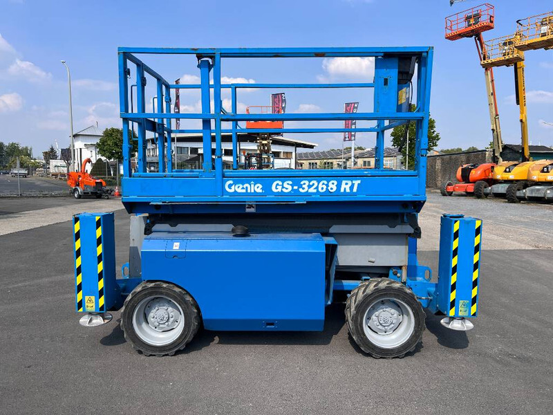 Genie GS3268 RT diesel 4x4 12m (1480) - رافعات مقصية: صور 2 Genie GS3268 RT diesel 4x4 12m (1480) - رافعات مقصية: صور 2