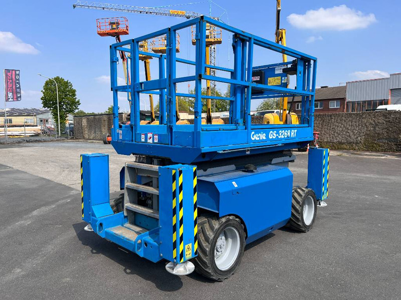 Genie GS3268 RT diesel 4x4 12m (1480) - رافعات مقصية: صور 3 Genie GS3268 RT diesel 4x4 12m (1480) - رافعات مقصية: صور 3