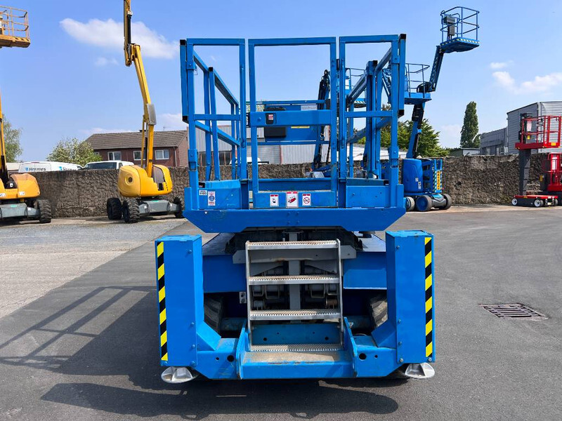 Genie GS3268 RT diesel 4x4 12m (1480) - رافعات مقصية: صور 4 Genie GS3268 RT diesel 4x4 12m (1480) - رافعات مقصية: صور 4