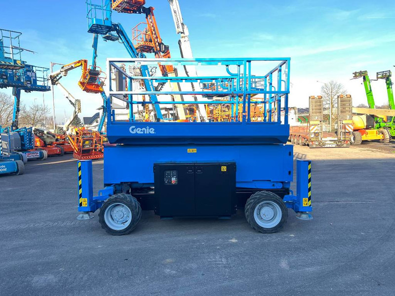 Genie GS4069 RT diesel 4x4 14m (1834) - رافعات مقصية: صور 2 Genie GS4069 RT diesel 4x4 14m (1834) - رافعات مقصية: صور 2