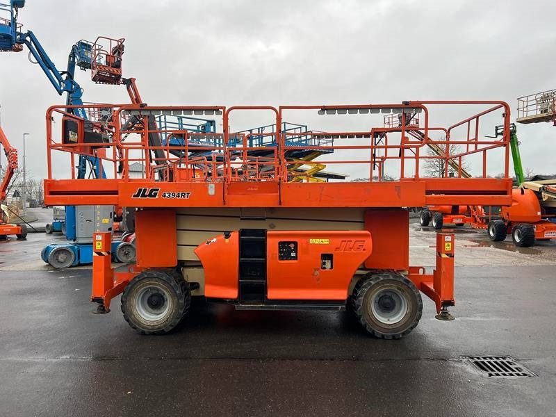 JLG 4394 RT diesel 4x4 15m (1747) - رافعات مقصية: صور 2 JLG 4394 RT diesel 4x4 15m (1747) - رافعات مقصية: صور 2