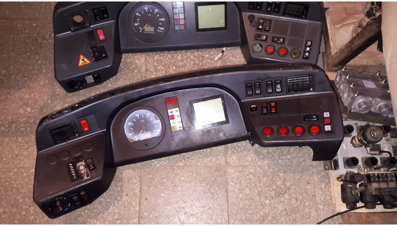 Mercedes-Benz D-78052VS - لوحة القيادة: صور 1 Mercedes-Benz D-78052VS - لوحة القيادة: صور 1