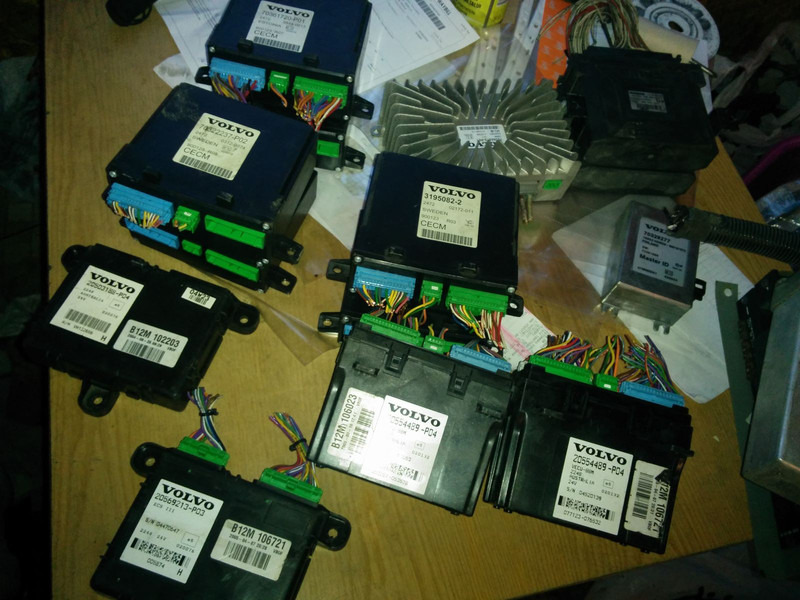 Volvo 20503188-P04.3195082-2 R03 - كتلة التحكم: صور 1 Volvo 20503188-P04.3195082-2 R03 - كتلة التحكم: صور 1