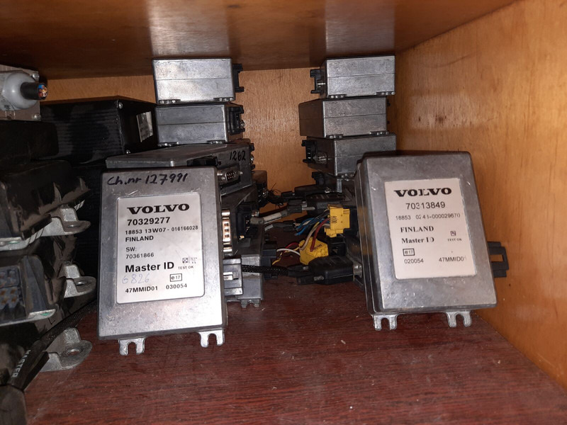 Volvo 70329277 / 70395975-P01 / 70361720-P01 / 70322237-P02 - كتلة التحكم: صور 1 Volvo 70329277 / 70395975-P01 / 70361720-P01 / 70322237-P02 - كتلة التحكم: صور 1