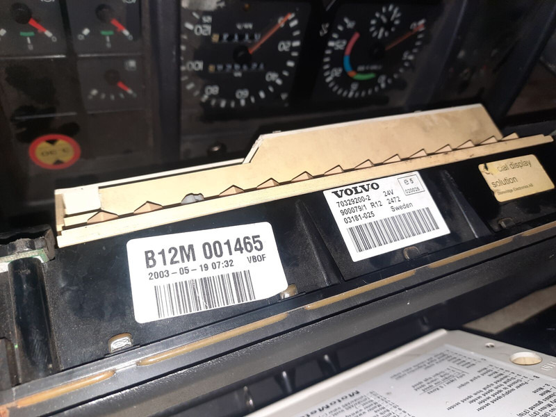 Volvo 70361832-1 . 70361831. 70329201-2 .22205475-P03. 70392912-P01/ - لوحة القيادة: صور 5 Volvo 70361832-1 . 70361831. 70329201-2 .22205475-P03. 70392912-P01/ - لوحة القيادة: صور 5