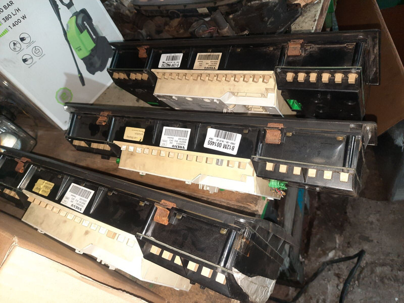 Volvo 70361832-1 . 70361831. 70329201-2 .22205475-P03. 70392912-P01/ - لوحة القيادة: صور 3 Volvo 70361832-1 . 70361831. 70329201-2 .22205475-P03. 70392912-P01/ - لوحة القيادة: صور 3