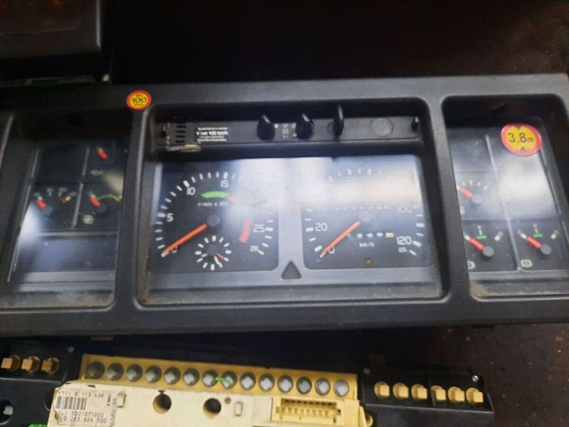 Volvo 70361832-1 . 70361831. 70329201-2 .22205475-P03. 70392912-P01/ - لوحة القيادة: صور 4 Volvo 70361832-1 . 70361831. 70329201-2 .22205475-P03. 70392912-P01/ - لوحة القيادة: صور 4