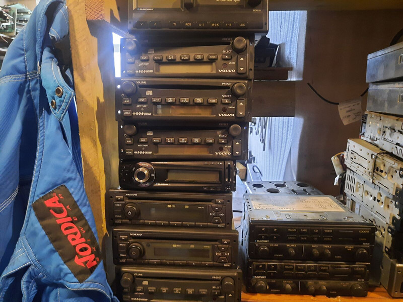 Volvo Video system x-dmr 8 R8 Compact RJ45 - النظام الكهربائي: صور 2 Volvo Video system x-dmr 8 R8 Compact RJ45 - النظام الكهربائي: صور 2