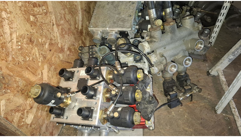 Volvo электроклапан отопления UWE Viking X3M-2 - صمام: صور 1 Volvo электроклапан отопления UWE Viking X3M-2 - صمام: صور 1