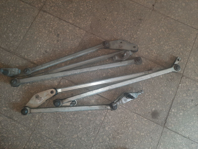 Volvo  - مساحة الزجاج الأمامي: صور 1 Volvo  - مساحة الزجاج الأمامي: صور 1