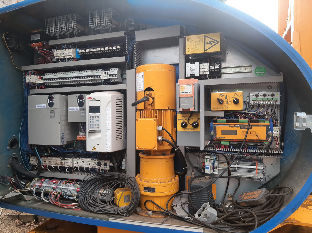 Potain IGO T70A - رافعة ذاتية التركيب: صور 1 Potain IGO T70A - رافعة ذاتية التركيب: صور 1