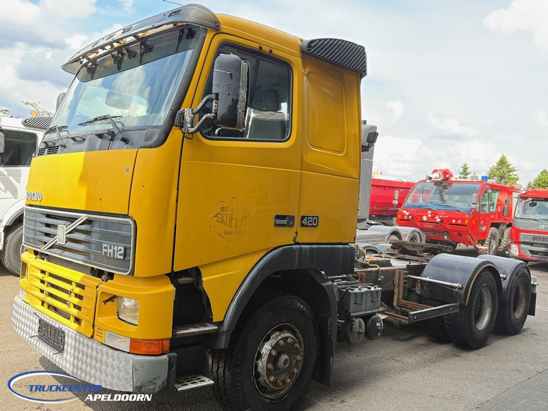 Volvo FH 12 - 420 6x4, Handgeschakeld, Euro 2, Hydrauliek - شاحنة جرار: صور 2 Volvo FH 12 - 420 6x4, Handgeschakeld, Euro 2, Hydrauliek - شاحنة جرار: صور 2