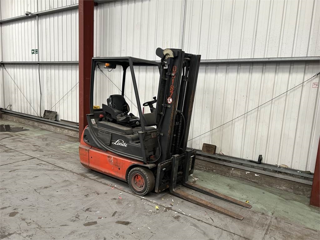 Linde E16C-02 - رافعة شوكية كهربائية: صور 4 Linde E16C-02 - رافعة شوكية كهربائية: صور 4