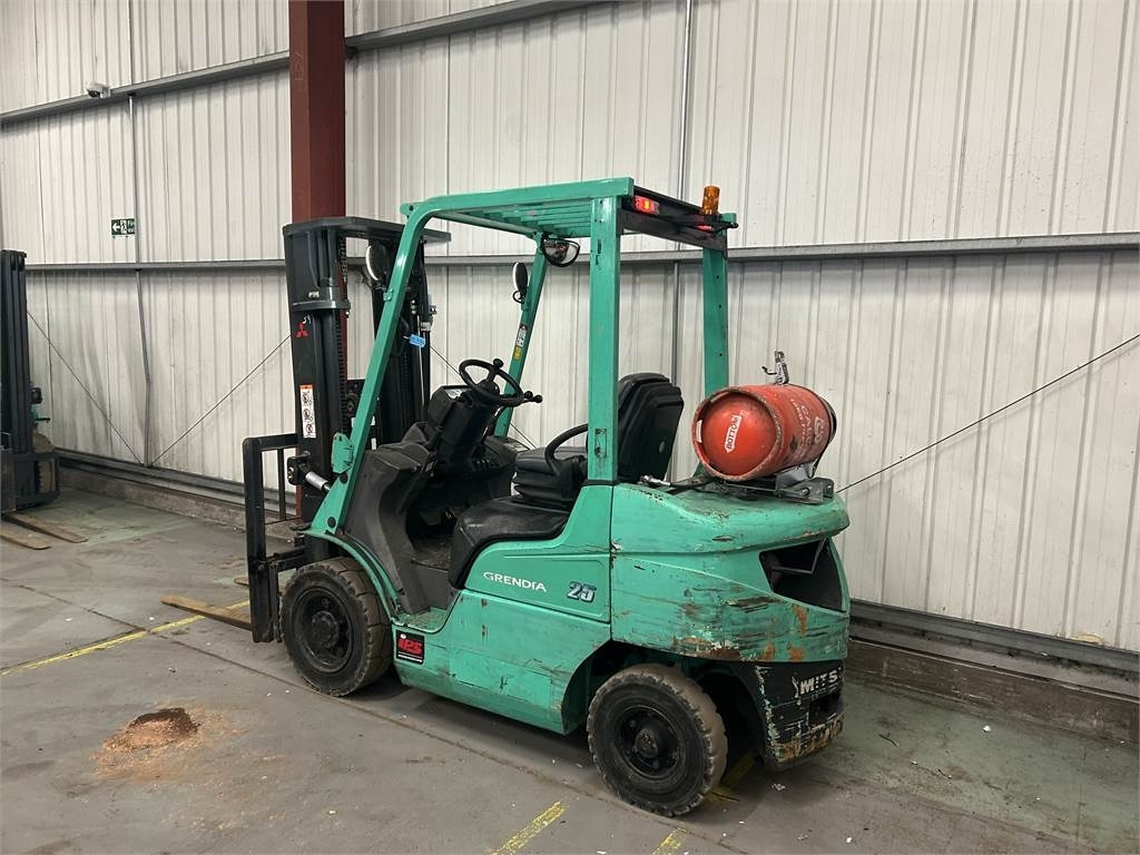 Mitsubishi FG25NT - رافعة شوكية تعمل بالغاز: صور 3 Mitsubishi FG25NT - رافعة شوكية تعمل بالغاز: صور 3