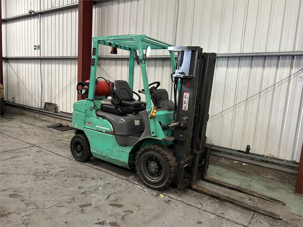 Mitsubishi FG25NT - رافعة شوكية تعمل بالغاز: صور 4 Mitsubishi FG25NT - رافعة شوكية تعمل بالغاز: صور 4