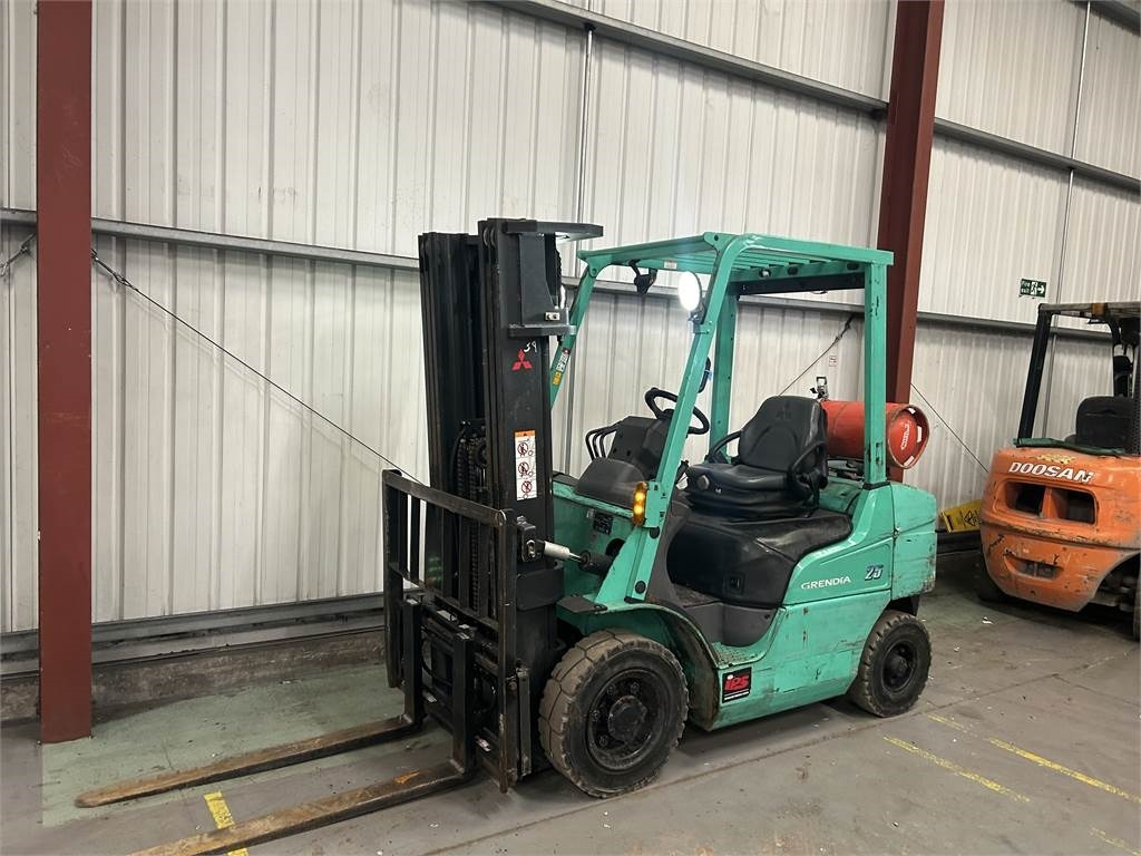 Mitsubishi FG25NT - رافعة شوكية تعمل بالغاز: صور 2 Mitsubishi FG25NT - رافعة شوكية تعمل بالغاز: صور 2
