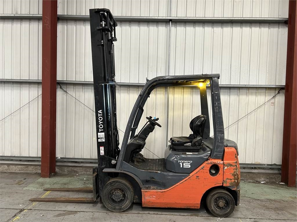 Toyota 02-8FDF15 - رافعة شوكية ديزل: صور 1 Toyota 02-8FDF15 - رافعة شوكية ديزل: صور 1