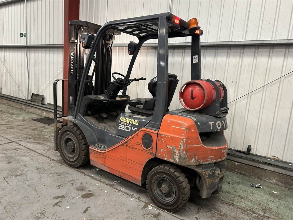 Toyota 02-8FGF20 - رافعة شوكية تعمل بالغاز: صور 3 Toyota 02-8FGF20 - رافعة شوكية تعمل بالغاز: صور 3