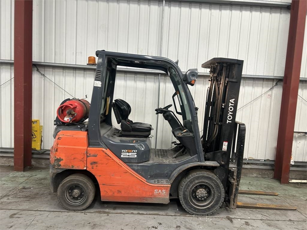 Toyota 02-8FGF25 - رافعة شوكية تعمل بالغاز: صور 5 Toyota 02-8FGF25 - رافعة شوكية تعمل بالغاز: صور 5