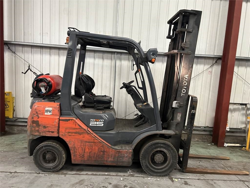 Toyota 02-8FGF25 - رافعة شوكية تعمل بالغاز: صور 5 Toyota 02-8FGF25 - رافعة شوكية تعمل بالغاز: صور 5