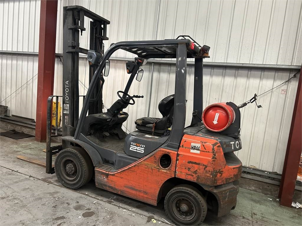 Toyota 02-8FGF25 - رافعة شوكية تعمل بالغاز: صور 3 Toyota 02-8FGF25 - رافعة شوكية تعمل بالغاز: صور 3