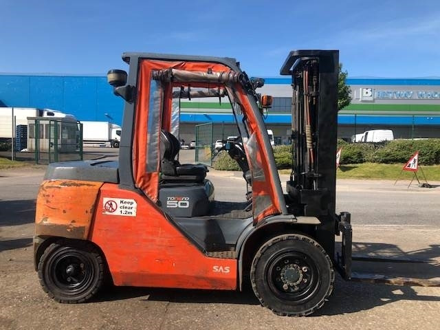 Toyota 40-8FD45N - رافعة شوكية ديزل: صور 2 Toyota 40-8FD45N - رافعة شوكية ديزل: صور 2