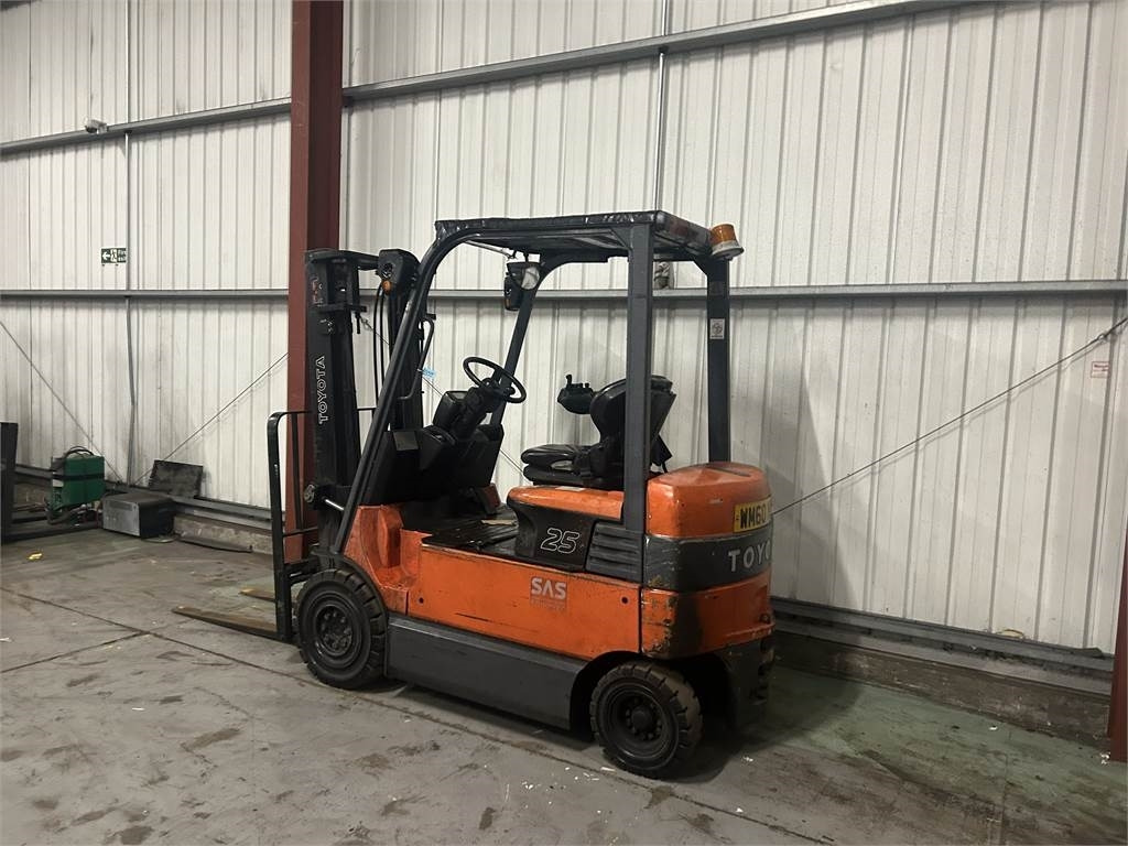 Toyota 7FBMF25 - رافعة شوكية كهربائية: صور 3 Toyota 7FBMF25 - رافعة شوكية كهربائية: صور 3