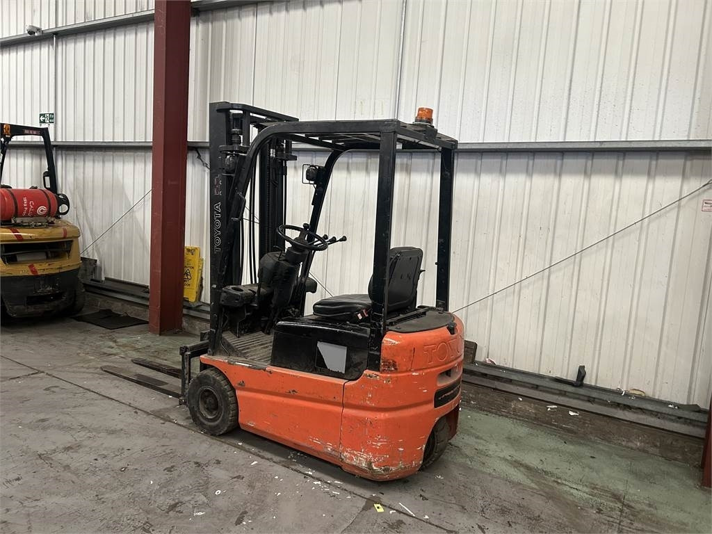 Toyota FBESF15 - رافعة شوكية كهربائية: صور 3 Toyota FBESF15 - رافعة شوكية كهربائية: صور 3