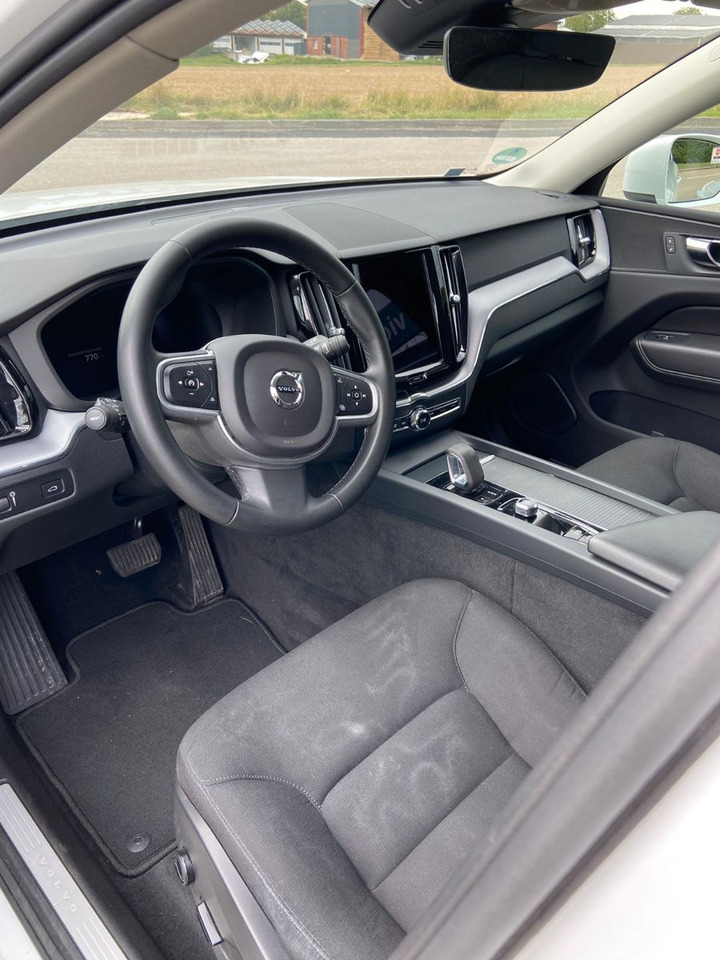 Volvo XC 60 XC60 Momentum Pro AWD - سيارة دفع رباعي: صور 3 Volvo XC 60 XC60 Momentum Pro AWD - سيارة دفع رباعي: صور 3