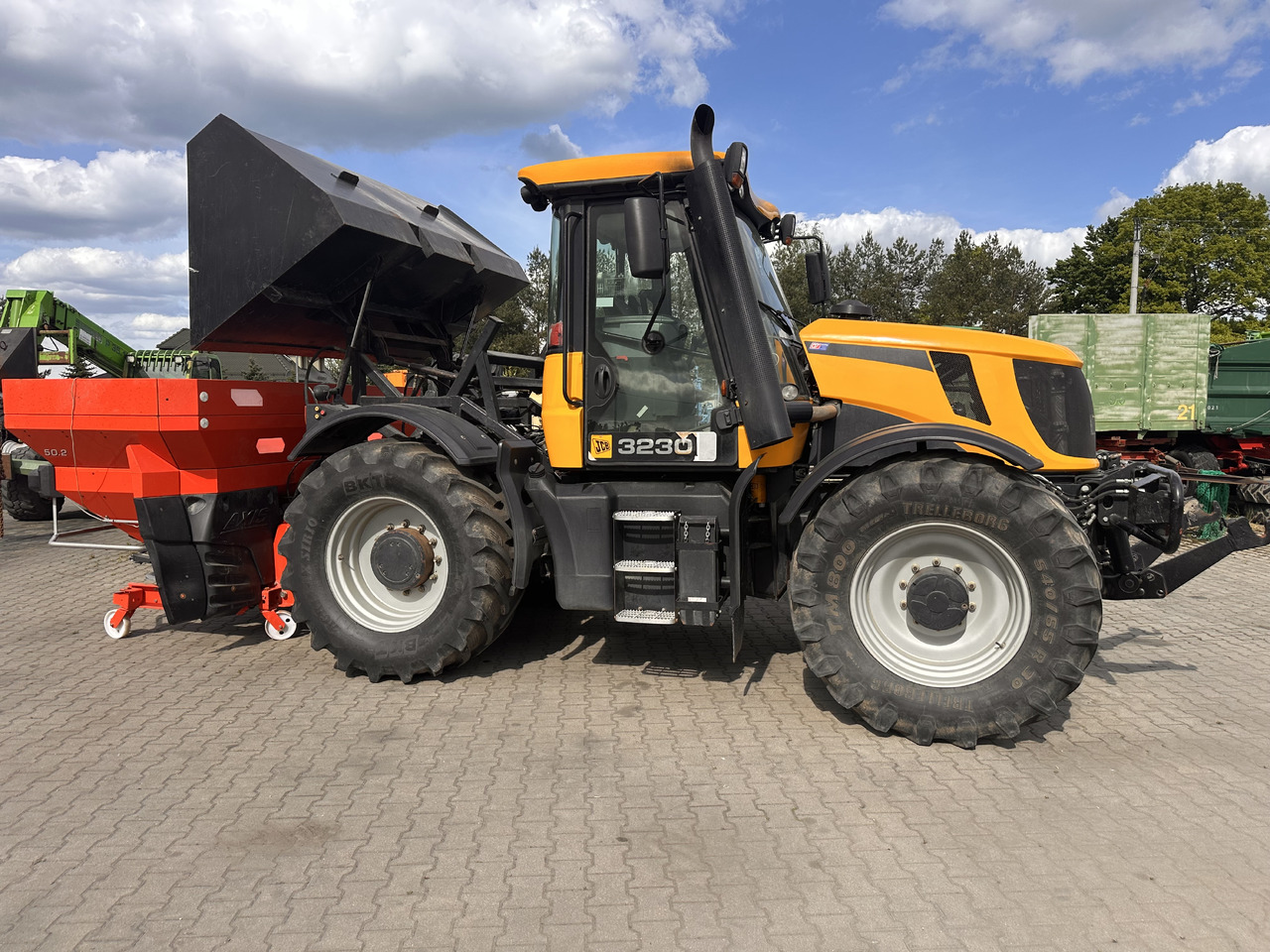 JCB FASTRAC 3230 - جرار: صور 1 JCB FASTRAC 3230 - جرار: صور 1