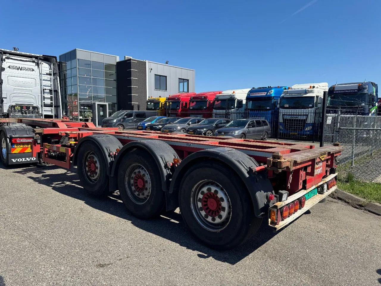 Broshuis 3 UCC-39/45 EU - 3 AXLE SAF + LIFTING AXLE - شاحنات الحاويات / جسم علوي قابل للتغيير نصف مقطورة: صور 4 Broshuis 3 UCC-39/45 EU - 3 AXLE SAF + LIFTING AXLE - شاحنات الحاويات / جسم علوي قابل للتغيير نصف مقطورة: صور 4