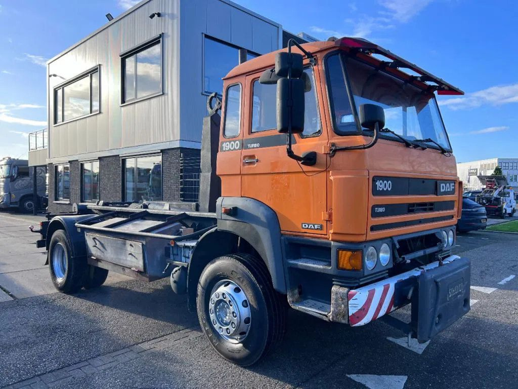 DAF 1900 TURBO 4X4 HOOKLIFT - شاحنة ذات الخطاف: صور 3 DAF 1900 TURBO 4X4 HOOKLIFT - شاحنة ذات الخطاف: صور 3