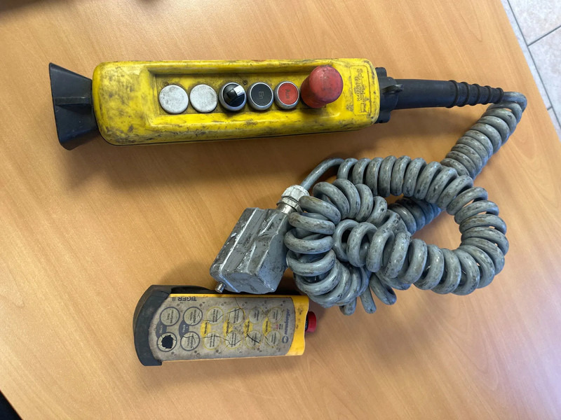 MEUSBURGER 4 axel steering, Double extendable up to 28 meters, extendable up to 3.2 meters, radio controlled, sliding roof إيجار MEUSBURGER 4 axel steering, Double extendable up to 28 meters, extendable up to 3.2 meters, radio controlled, sliding roof: صور 6 MEUSBURGER 4 axel steering, Double extendable up to 28 meters, extendable up to 3.2 meters, radio controlled, sliding roof إيجار MEUSBURGER 4 axel steering, Double extendable up to 28 meters, extendable up to 3.2 meters, radio controlled, sliding roof: صور 6