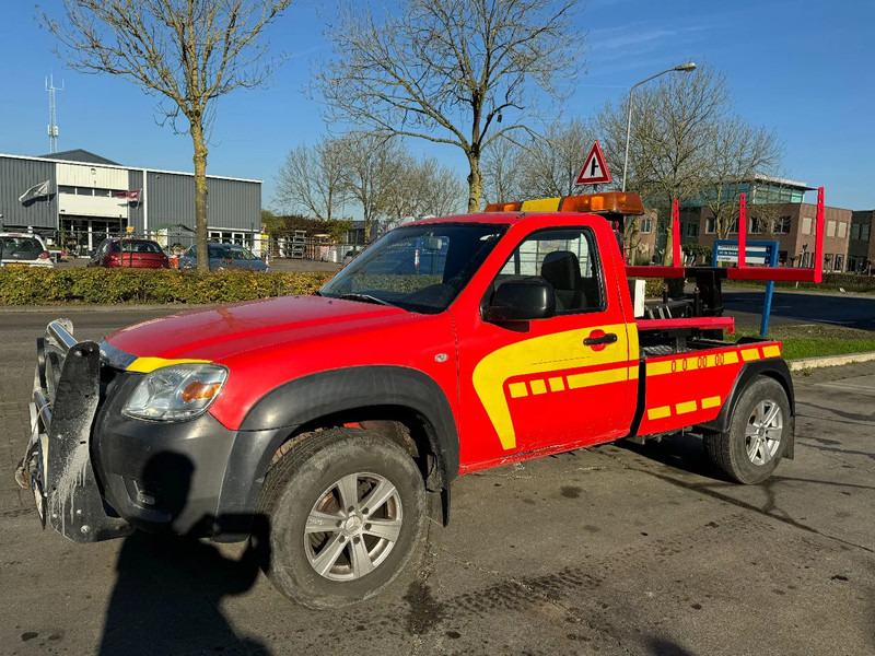 Mazda BT-50 4X4 + TOW TRUCK + DOUBLE WINCH + REMOTE - الشاحنات الصغيرة: صور 1 Mazda BT-50 4X4 + TOW TRUCK + DOUBLE WINCH + REMOTE - الشاحنات الصغيرة: صور 1