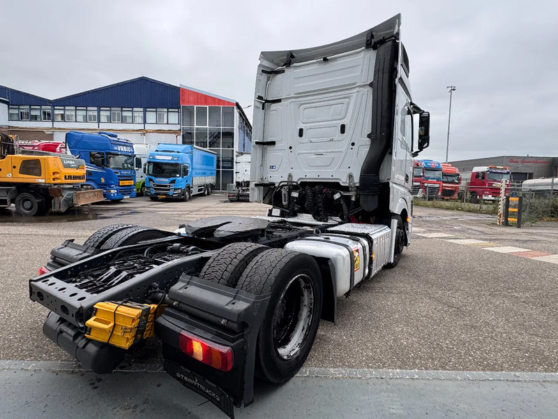 Mercedes-Benz Actros 1842 4X2 EURO 6 MEGA DOUBLE TANK - شاحنة جرار: صور 5 Mercedes-Benz Actros 1842 4X2 EURO 6 MEGA DOUBLE TANK - شاحنة جرار: صور 5