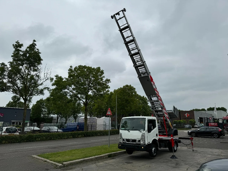 الشاحنات الصغيرة Nissan 3X UNIT CABSTAR 35.13 EURO 6 + LIFT 25 METER + REMOTE CONTROL: صور 9