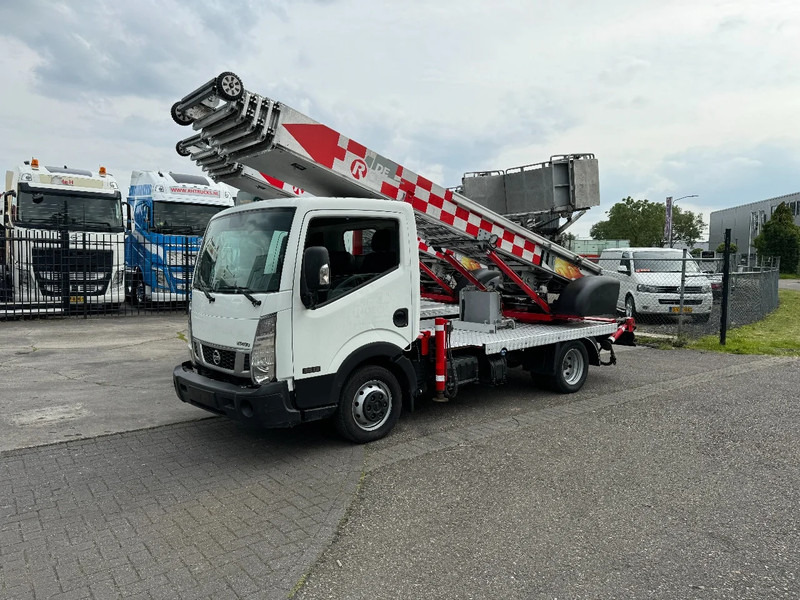 الشاحنات الصغيرة Nissan 3X UNIT CABSTAR 35.13 EURO 6 + LIFT 25 METER + REMOTE CONTROL: صور 7