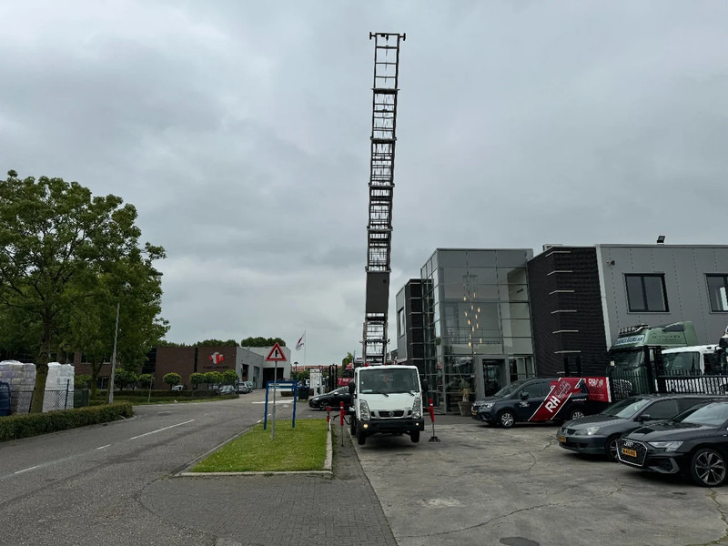الشاحنات الصغيرة Nissan 3X UNIT CABSTAR 35.13 EURO 6 + LIFT 25 METER + REMOTE CONTROL: صور 15