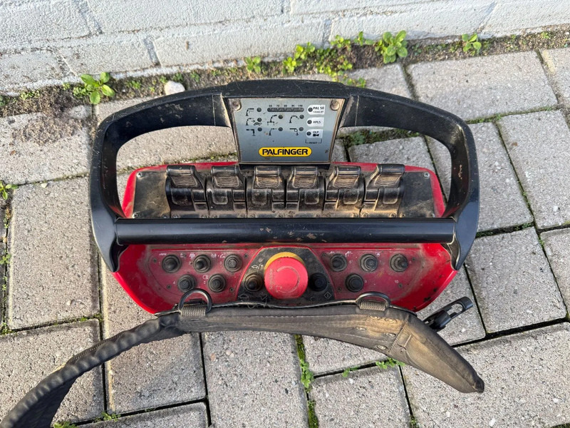 Scania G370 4X4 EURO 6 + 3-SIDE TIPPER + PALFINGER PK9002 + REMOTE - شاحنة كرين: صور 5 Scania G370 4X4 EURO 6 + 3-SIDE TIPPER + PALFINGER PK9002 + REMOTE - شاحنة كرين: صور 5