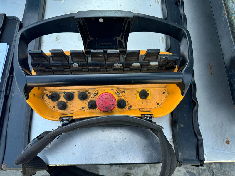 شاحنة جرار Scania R560 V8 8X2 + EFFER CRANE 1550 6S + FLYJIP 6XHYDR + REMOTE + WINCH: صور 16 شاحنة جرار Scania R560 V8 8X2 + EFFER CRANE 1550 6S + FLYJIP 6XHYDR + REMOTE + WINCH: صور 16