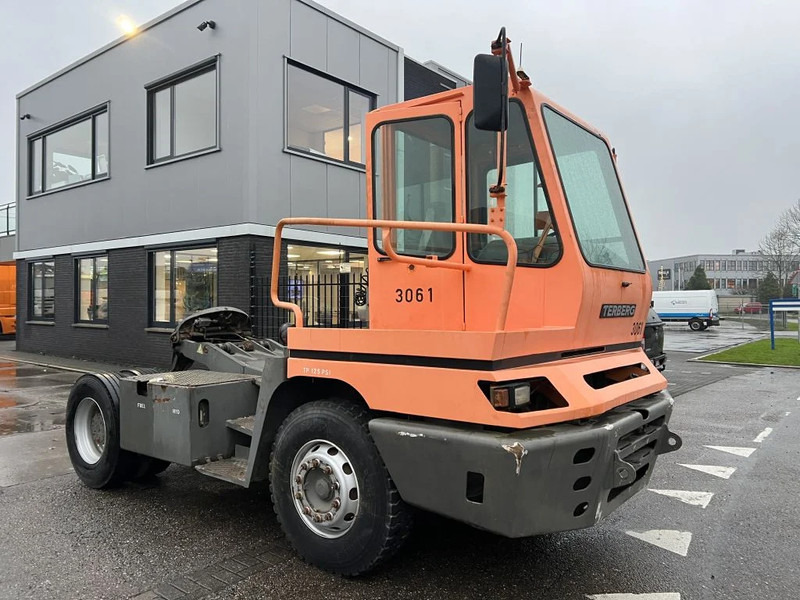 Terberg YT 222 YT222 - جرارات صالات المطارات: صور 3 Terberg YT 222 YT222 - جرارات صالات المطارات: صور 3