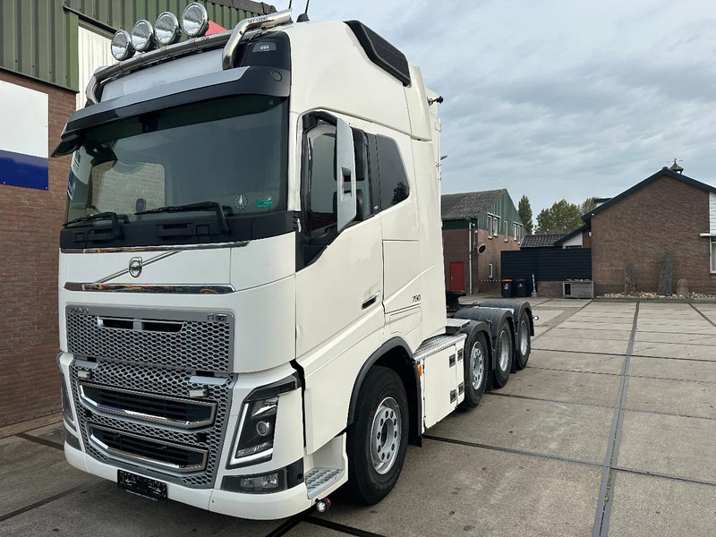 Volvo FH 16.750 8X4, 180 TON POWER STEERING HYDRAULIC - شاحنة جرار: صور 2 Volvo FH 16.750 8X4, 180 TON POWER STEERING HYDRAULIC - شاحنة جرار: صور 2