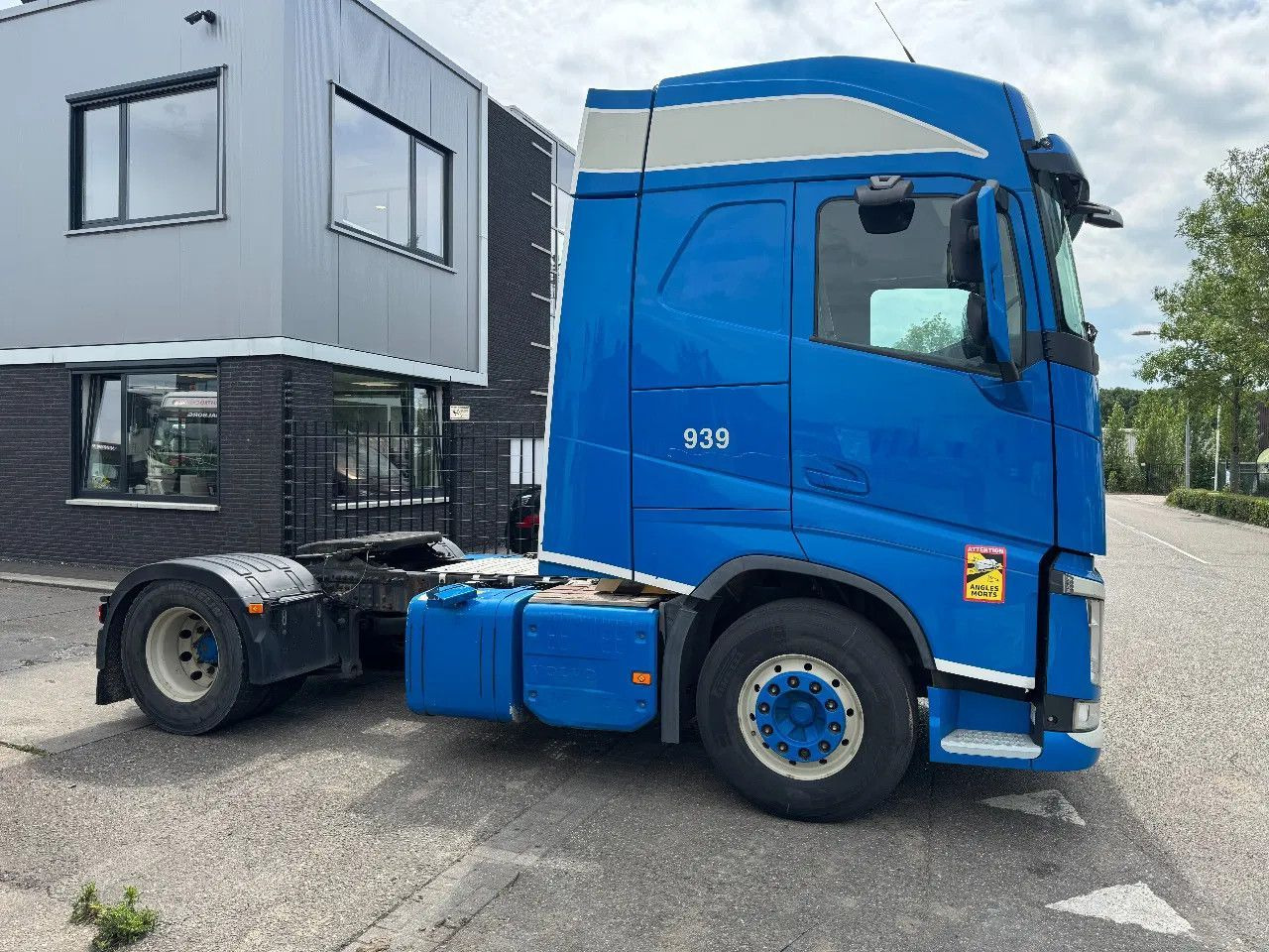 Volvo FH 420 4X2 EURO 6 SPOILERS - شاحنة جرار: صور 4 Volvo FH 420 4X2 EURO 6 SPOILERS - شاحنة جرار: صور 4