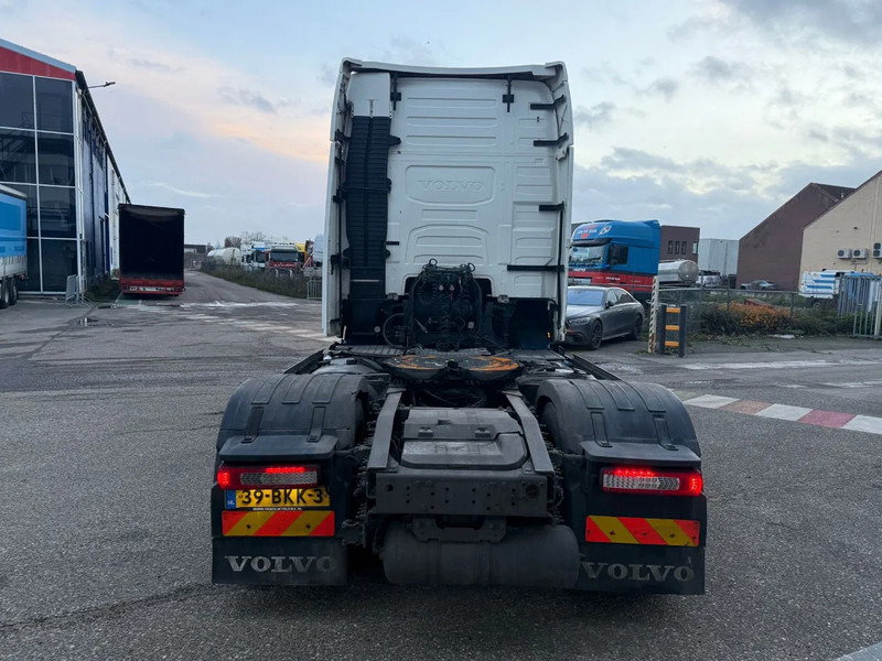 Volvo FH 500 4X2 EURO 6 SKIRTS PARK COOL - شاحنة جرار: صور 5 Volvo FH 500 4X2 EURO 6 SKIRTS PARK COOL - شاحنة جرار: صور 5