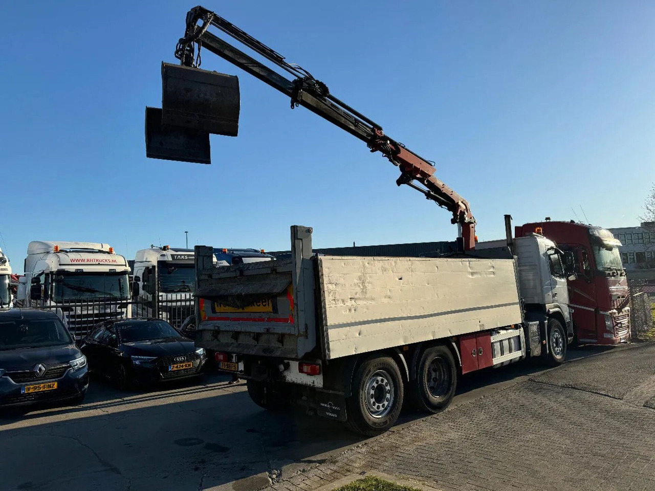 Volvo FM 330 6X2 - EURO 5 + ATLAS 126.3E A2 + REMOTE + - شاحنة كرين: صور 5 Volvo FM 330 6X2 - EURO 5 + ATLAS 126.3E A2 + REMOTE + - شاحنة كرين: صور 5