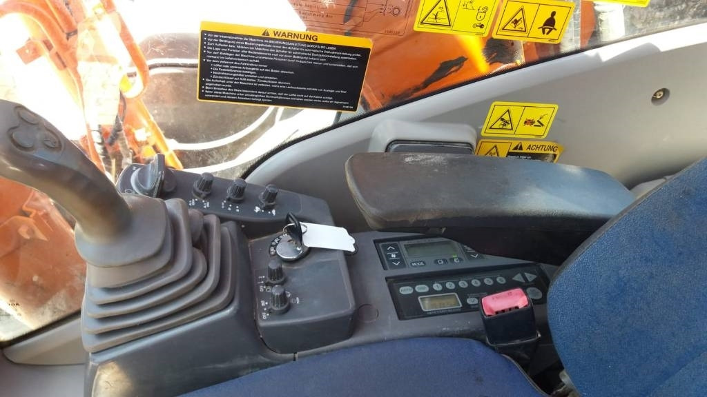 HITACHI ZX 210LC - حفارات زحافة: صور 5 HITACHI ZX 210LC - حفارات زحافة: صور 5