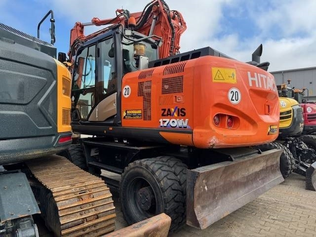 Hitachi ZX 170 W  - حفارة على عجلات: صور 3 Hitachi ZX 170 W  - حفارة على عجلات: صور 3