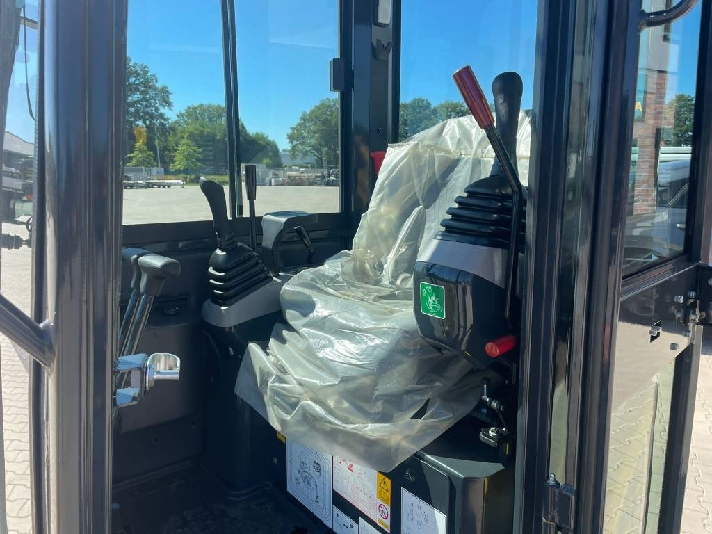 KOMATSU PC16 - حفارة مصغرة: صور 5 KOMATSU PC16 - حفارة مصغرة: صور 5