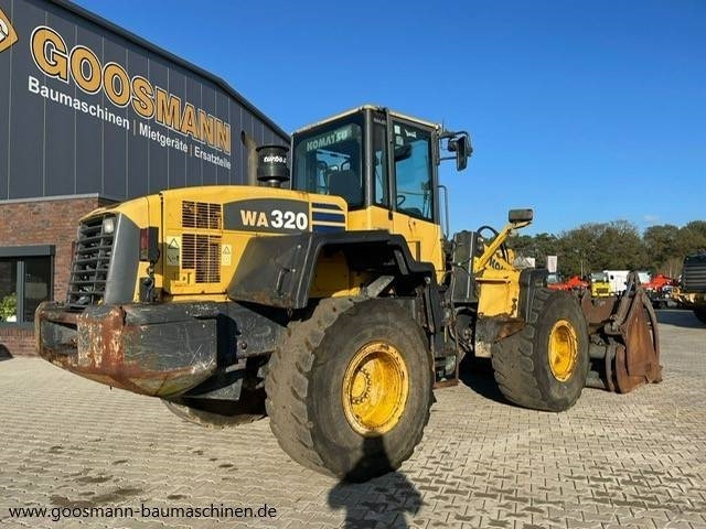 Komatsu WA 320 mit Greifschaufel + Schnellwechsler - اللودر بعجل: صور 2 Komatsu WA 320 mit Greifschaufel + Schnellwechsler - اللودر بعجل: صور 2